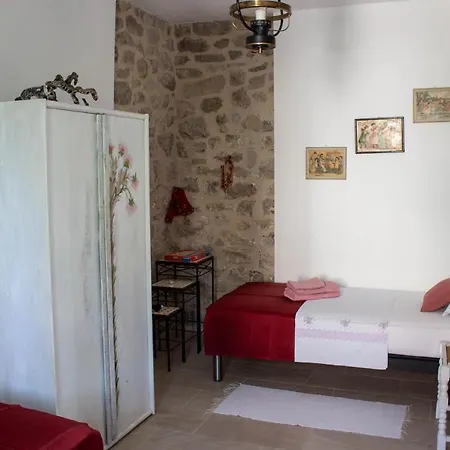 Villa Cindro Walled-Off Sea Front Historical Hse Villa Podstrana