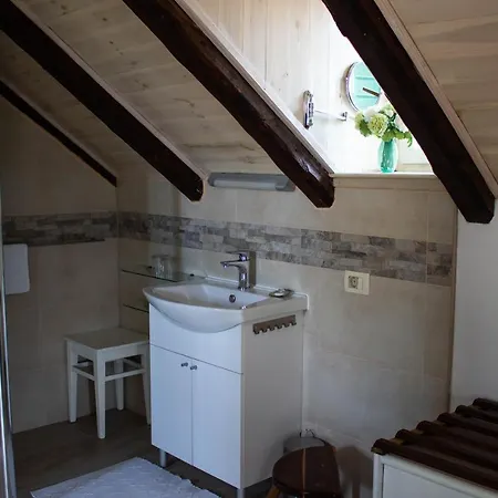 Villa Villa Cindro Walled-Off Sea Front Historical Hse Podstrana