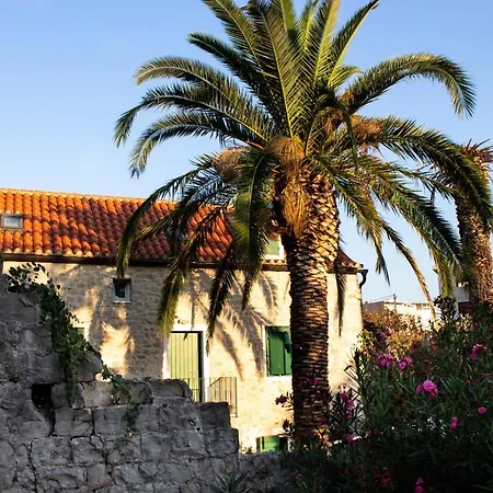 Villa Cindro Walled-Off Sea Front Historical Hse Villa Podstrana