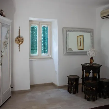Villa Cindro Walled-Off Sea Front Historical Hse Villa