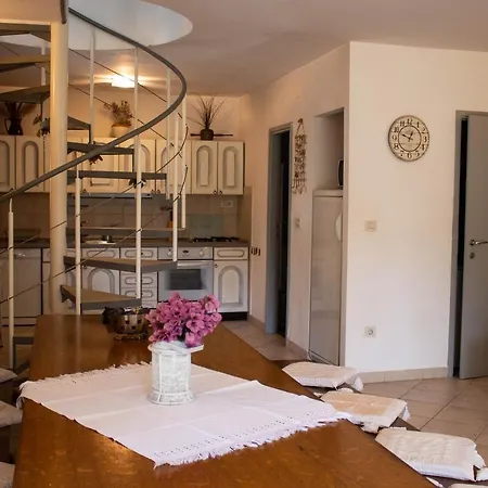 Villa Villa Cindro Walled-Off Sea Front Historical Hse Podstrana