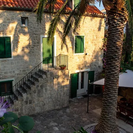 Villa Cindro Walled-Off Sea Front Historical Hse Villa Podstrana
