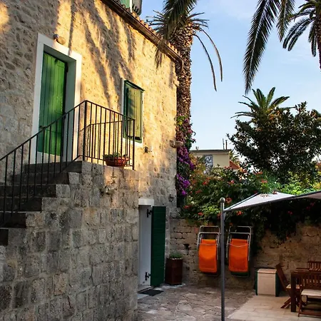 Villa Villa Cindro Walled-Off Sea Front Historical Hse