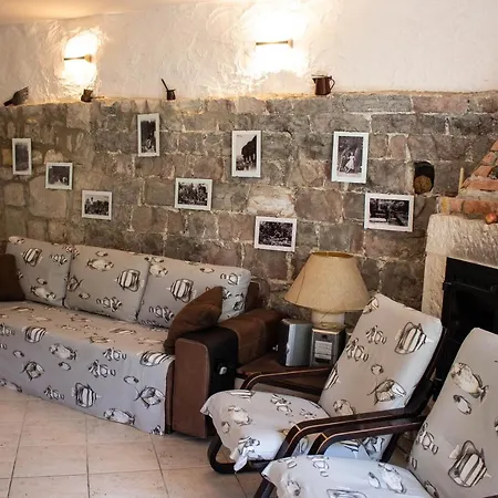 Villa Cindro Walled-Off Sea Front Historical Hse Podstrana