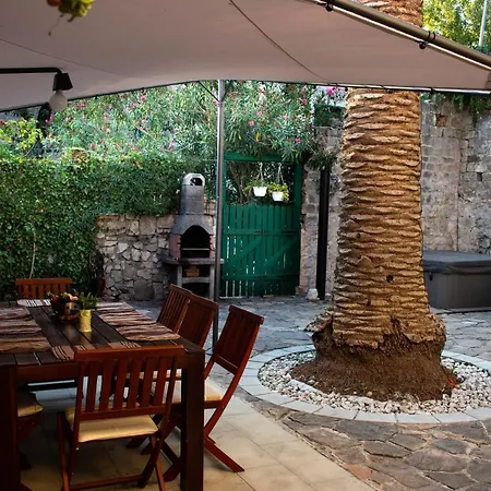 Villa Villa Cindro Walled-Off Sea Front Historical Hse